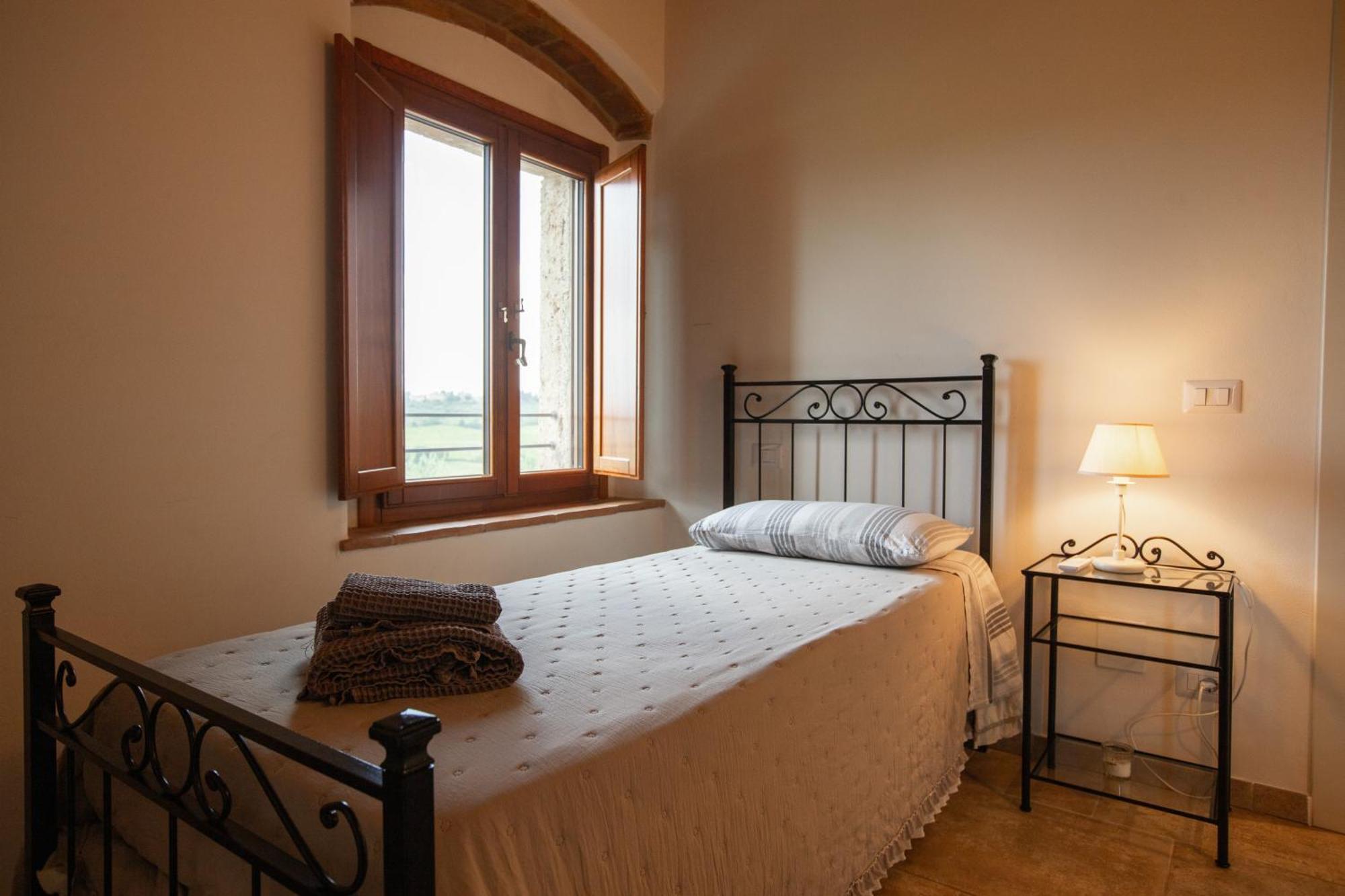 Vittoria Chianti Vacations Apartamento Poggibonsi Exterior foto